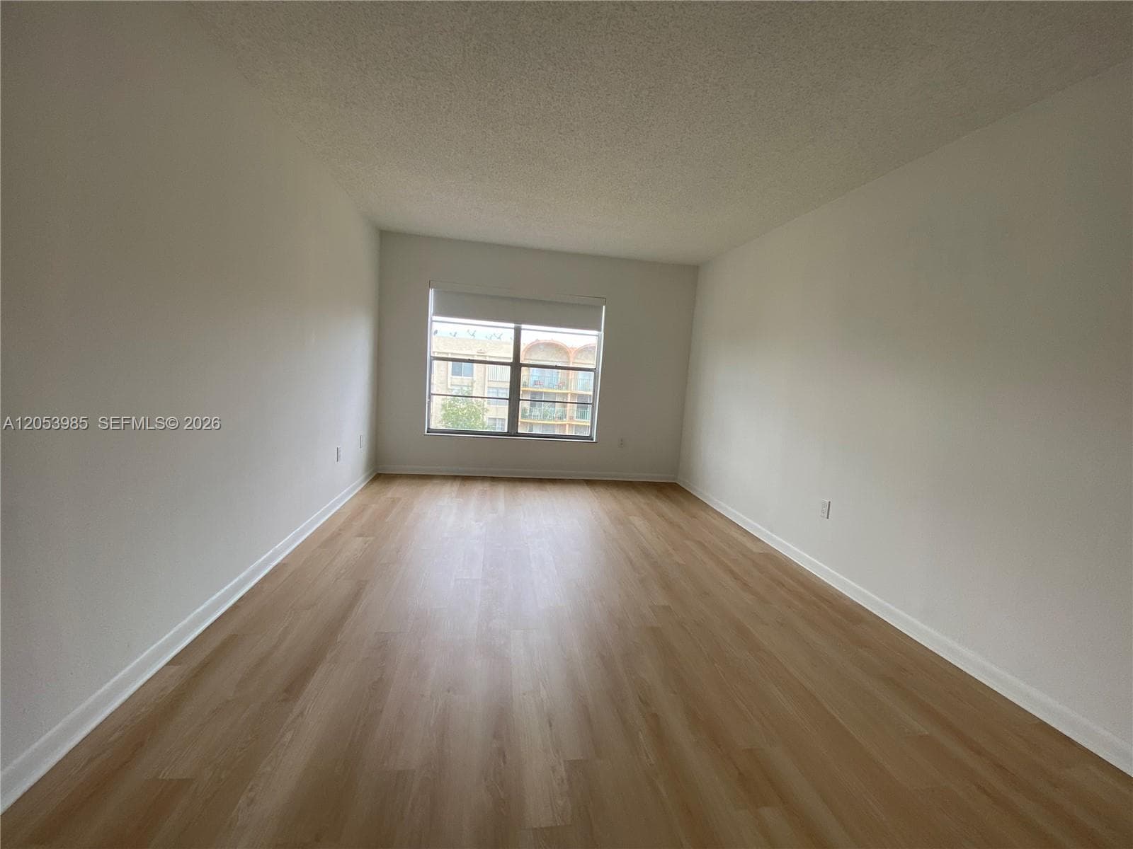 9350 Fontainebleau Blvd # 609, Miami, FL 33172 photo 3
