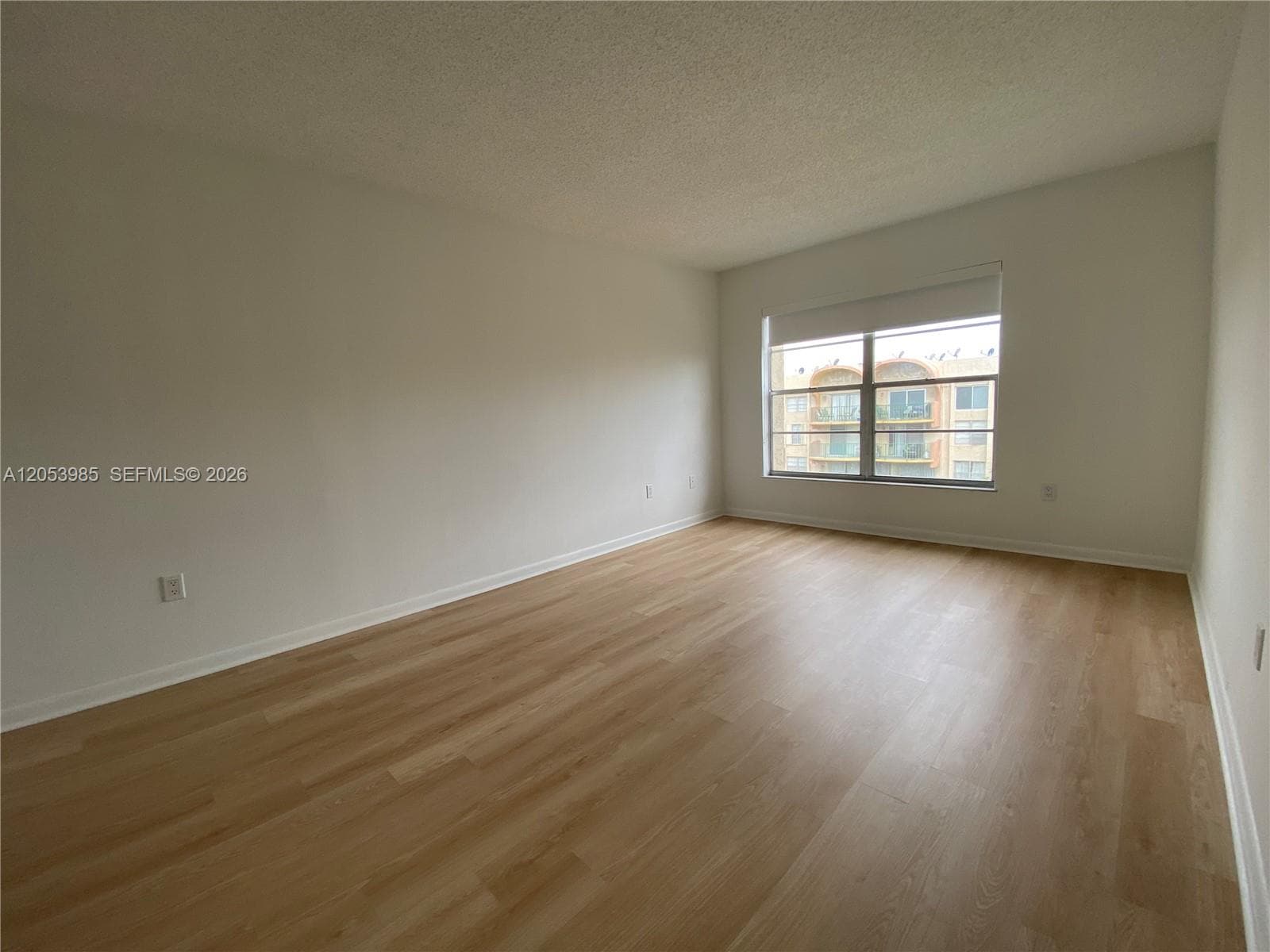 9350 Fontainebleau Blvd # 609, Miami, FL 33172 photo 4