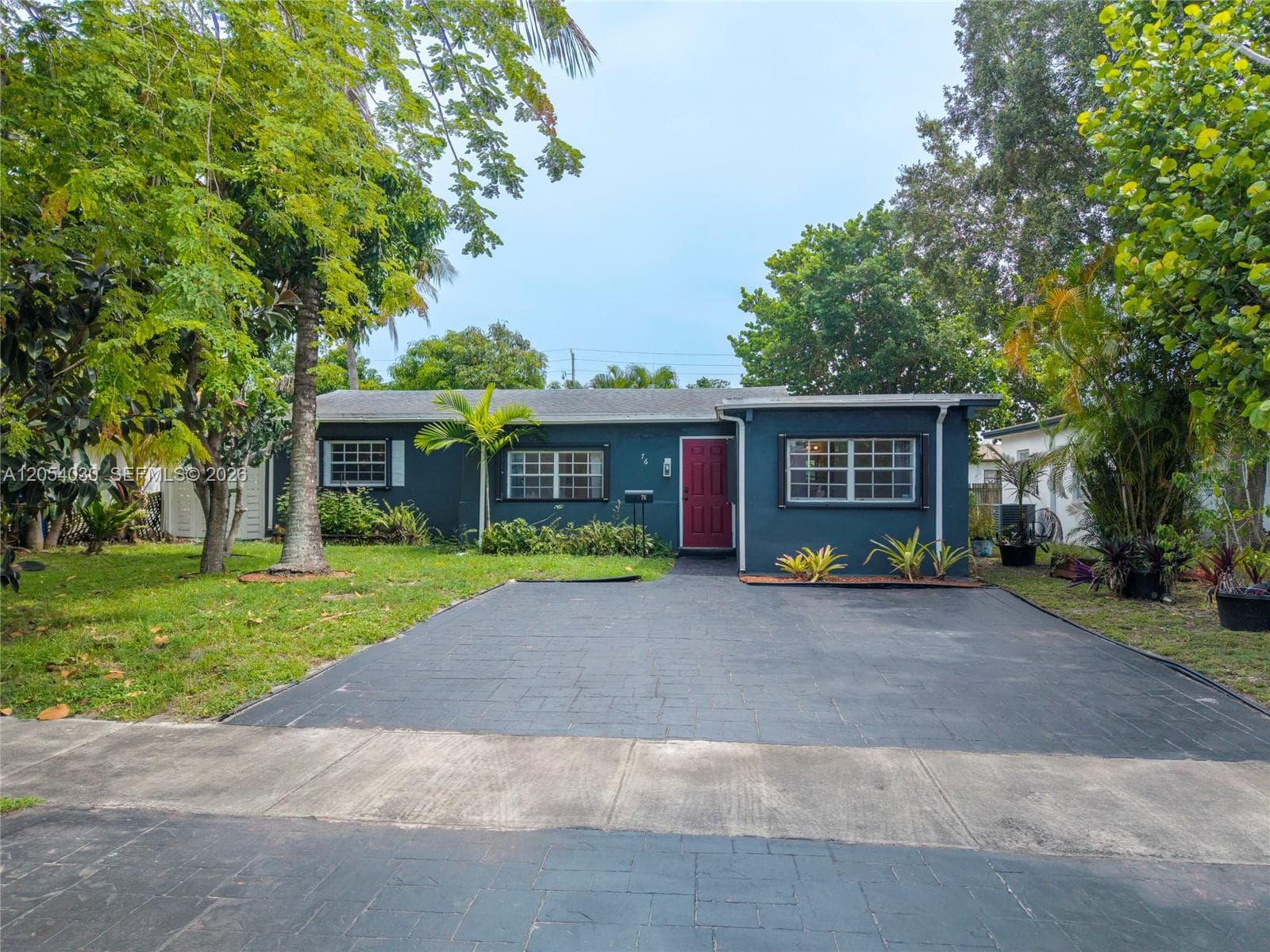 76 NE 170th St, North Miami Beach, FL 33162 photo 2