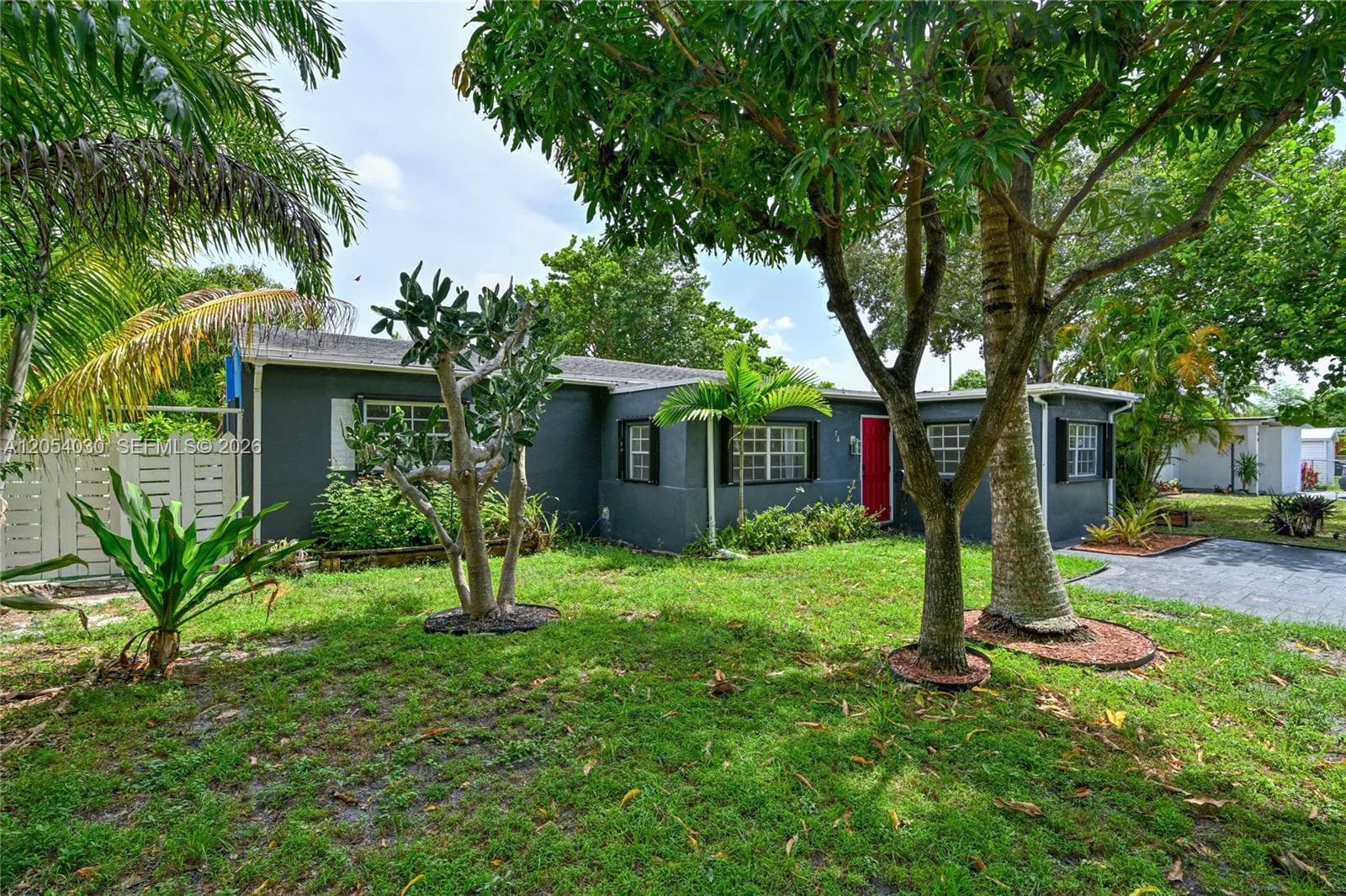 76 NE 170th St, North Miami Beach, FL 33162 photo 3