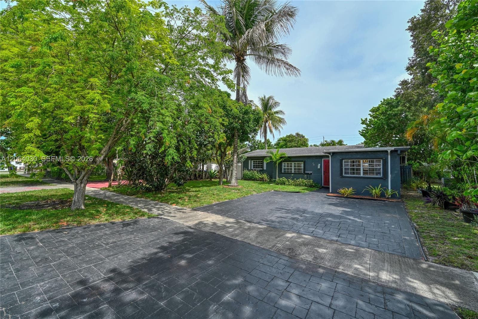 76 NE 170th St, North Miami Beach, FL 33162