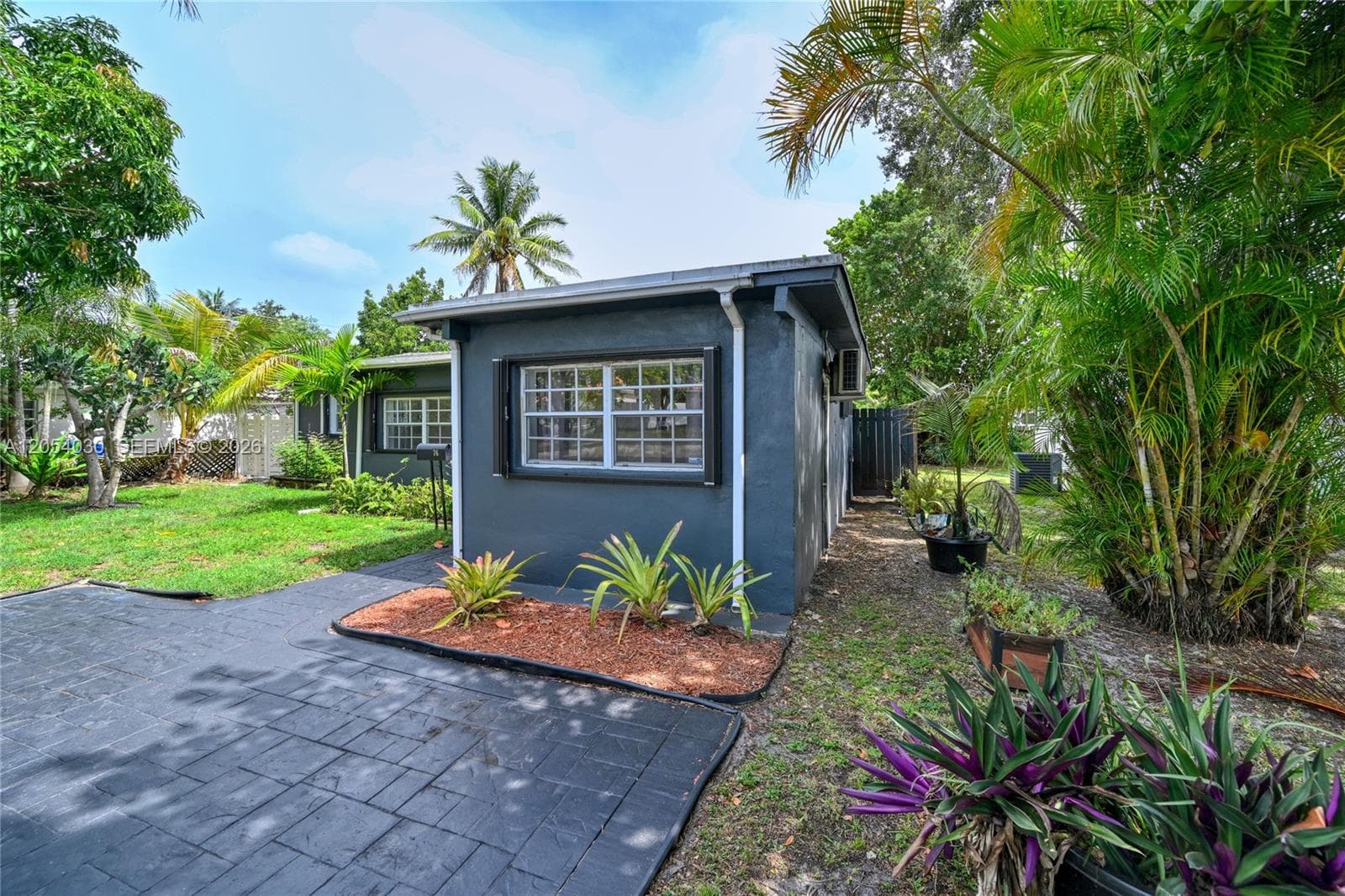 76 NE 170th St, North Miami Beach, FL 33162 photo 4