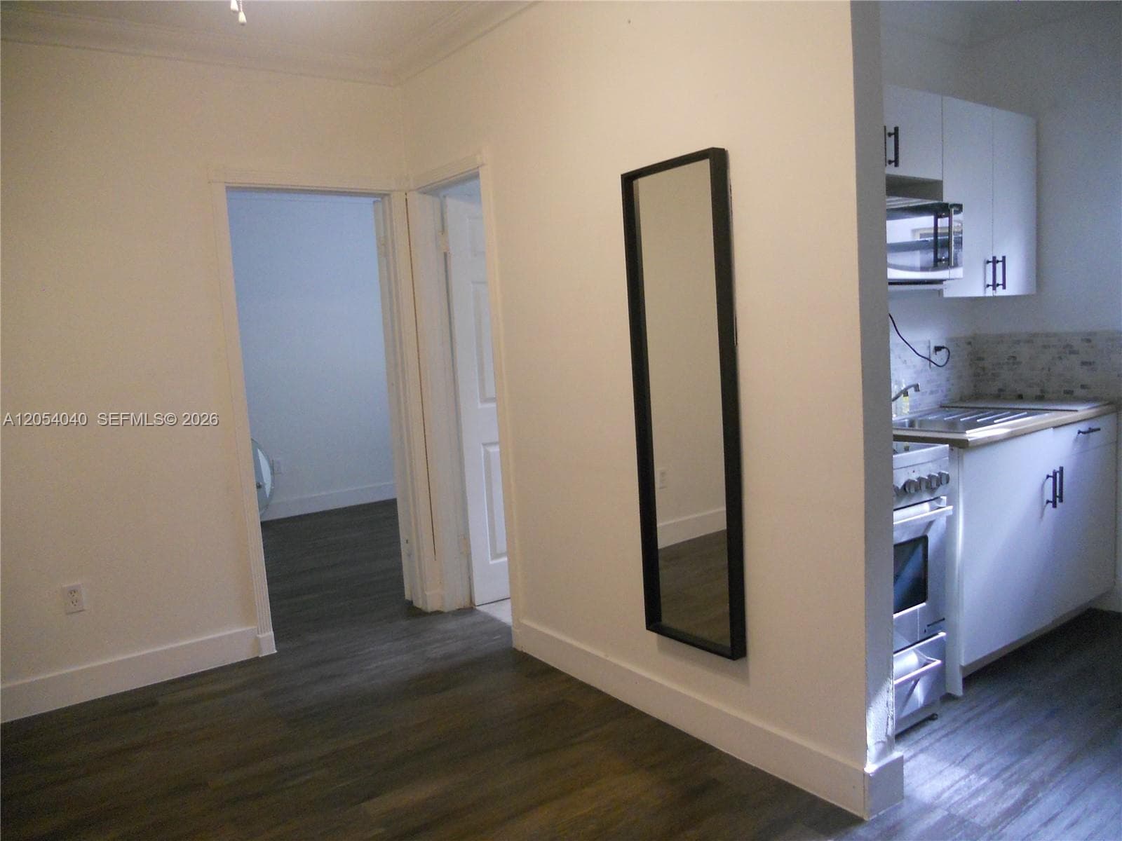 1043 NW 2nd St # 9, Miami, FL 33128