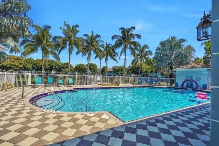 1942 Alamanda Way, Riviera Beach, FL 33404 photo 2