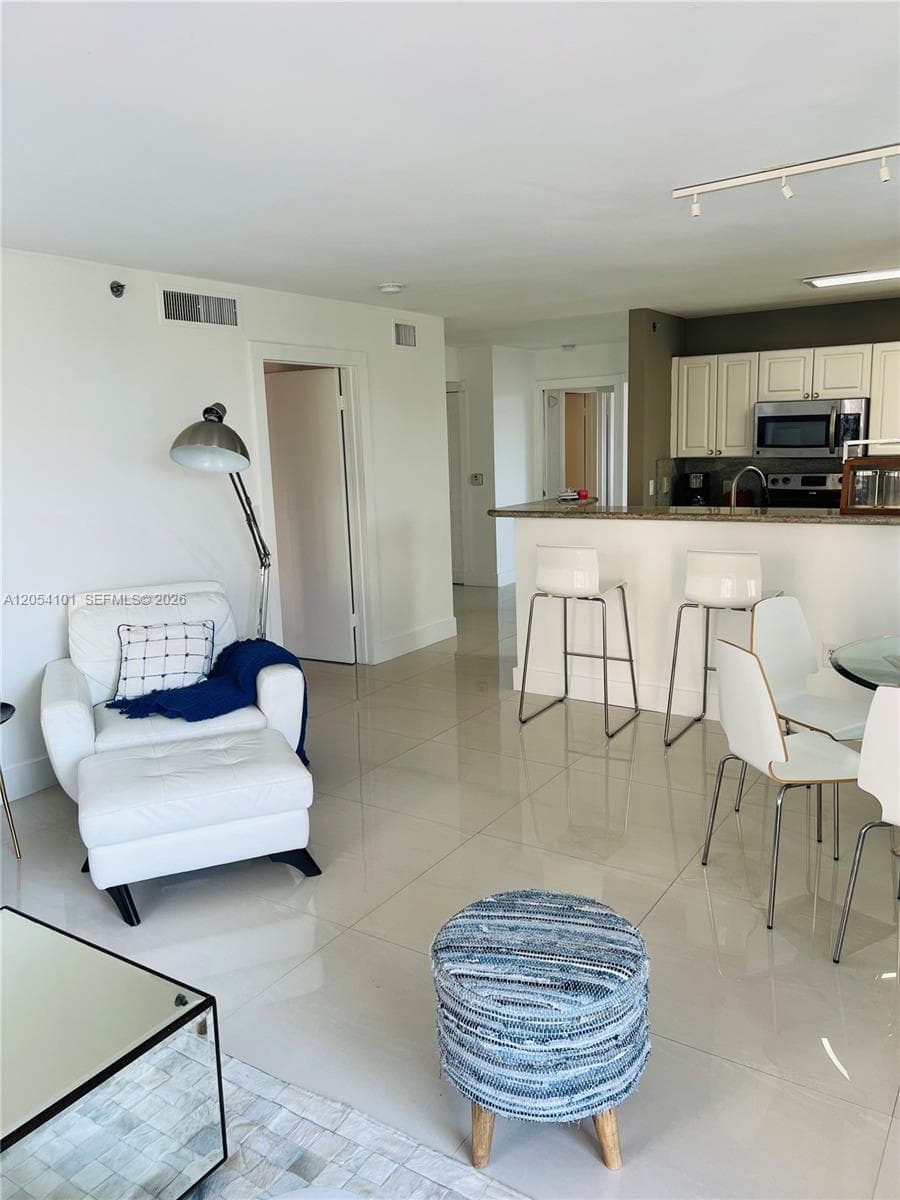 19901 E Country Club Dr # 2401, Aventura, FL 33180 photo 2