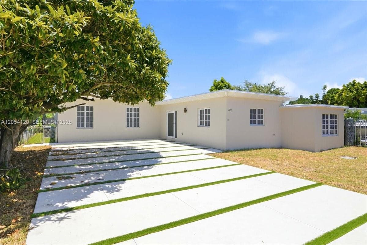 323 NW 104th Ter, Miami, FL 33150 photo 2
