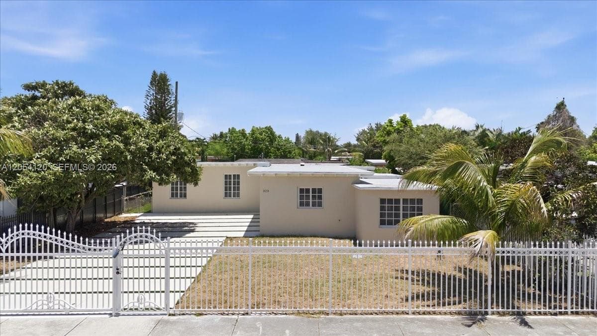 323 NW 104th Ter, Miami, FL 33150 photo 4