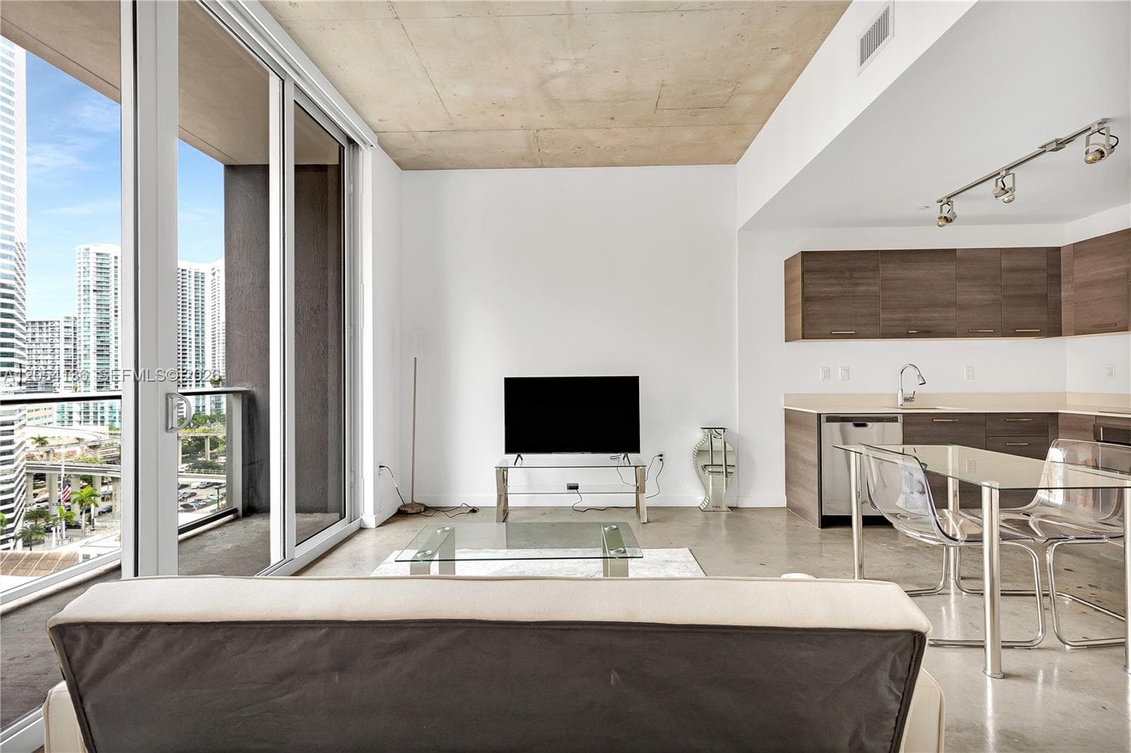 151 SE 1st St # 1107, Miami, FL 33131 photo 2