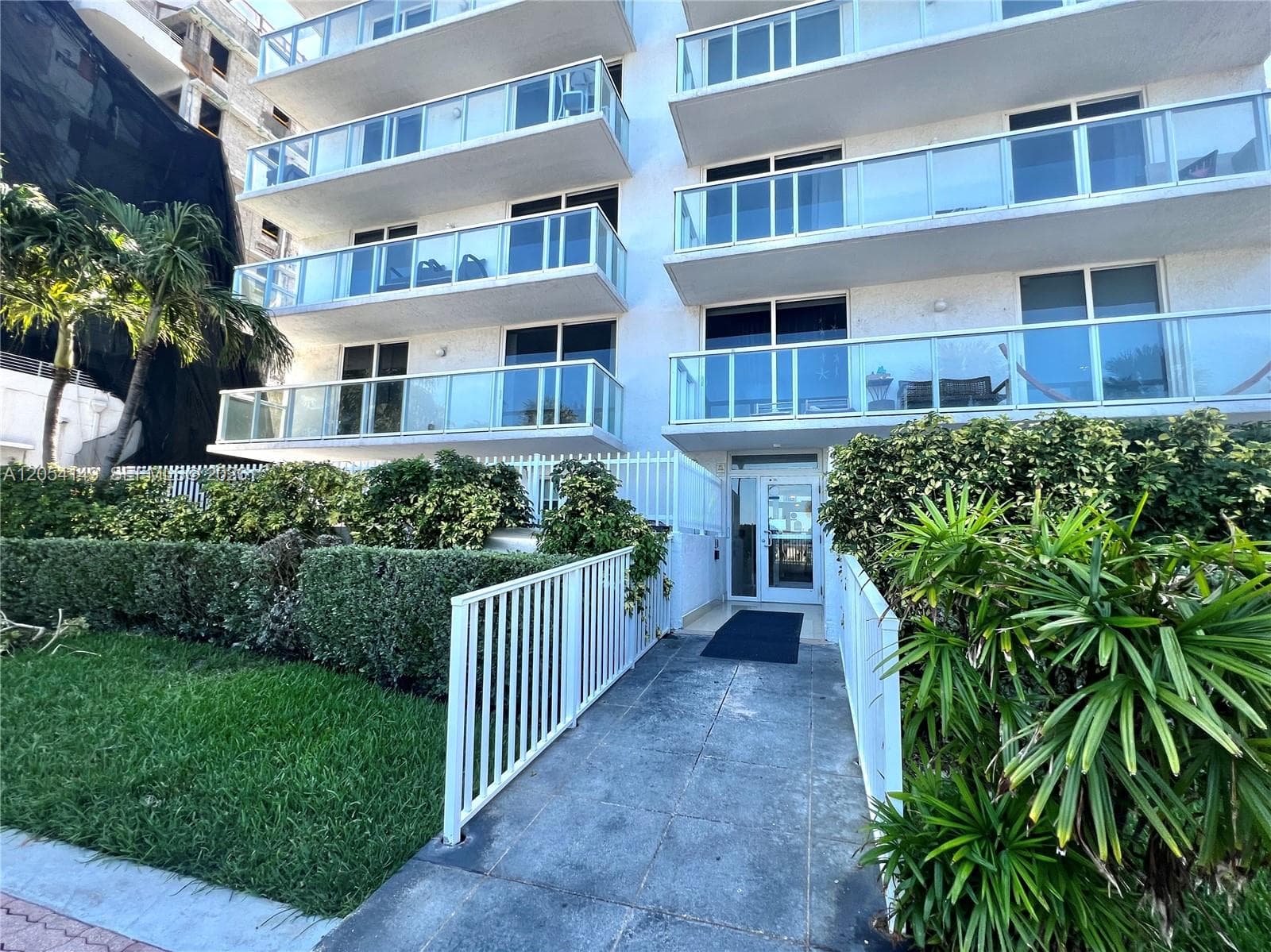 2457 Collins Ave # 402, Miami Beach, FL 33140 photo 4