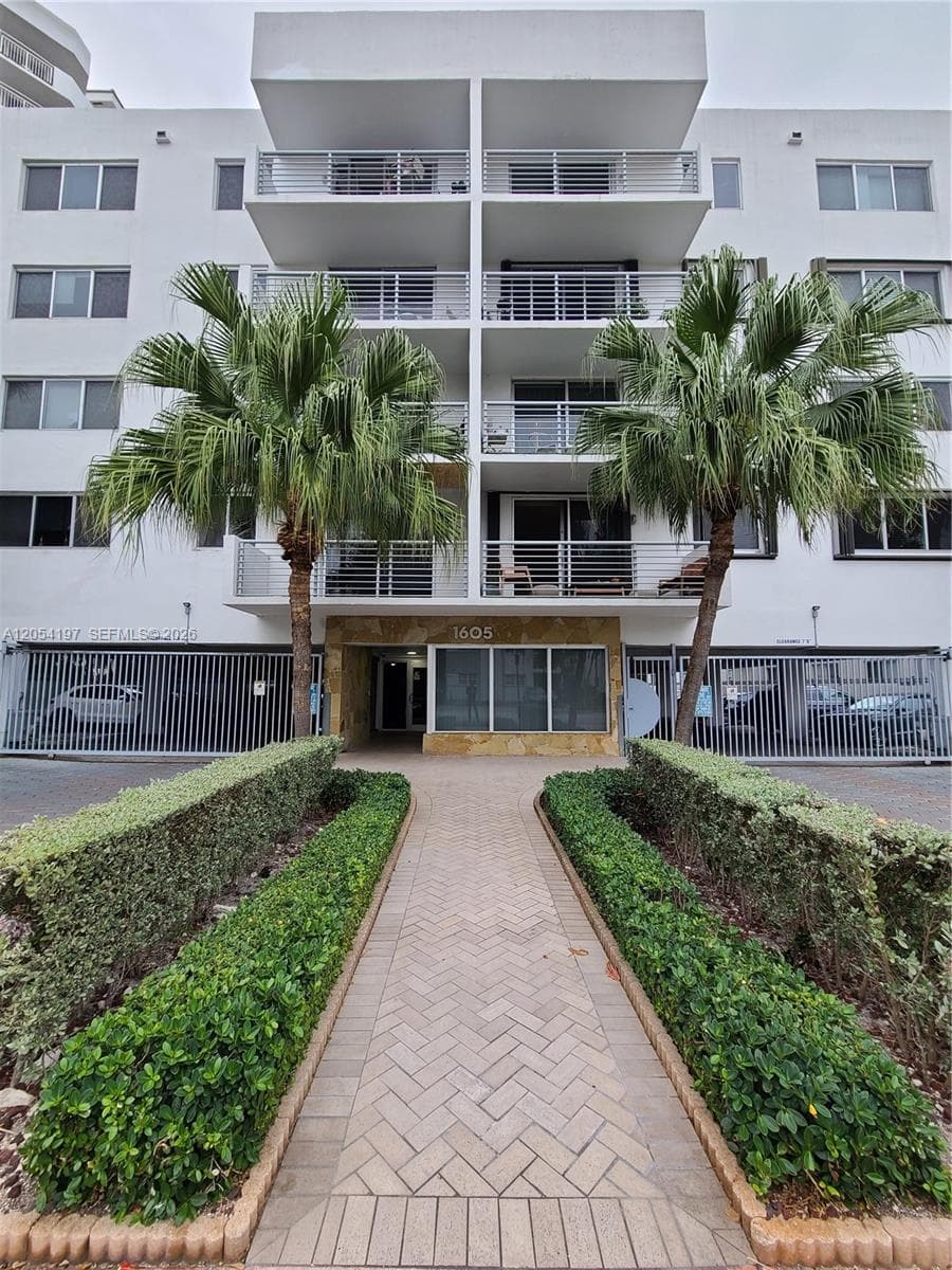 1605 Bay Rd # 206, Miami Beach, FL 33139