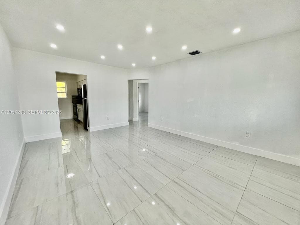 917 NW 103rd St # 917, Miami, FL 33150 photo 3