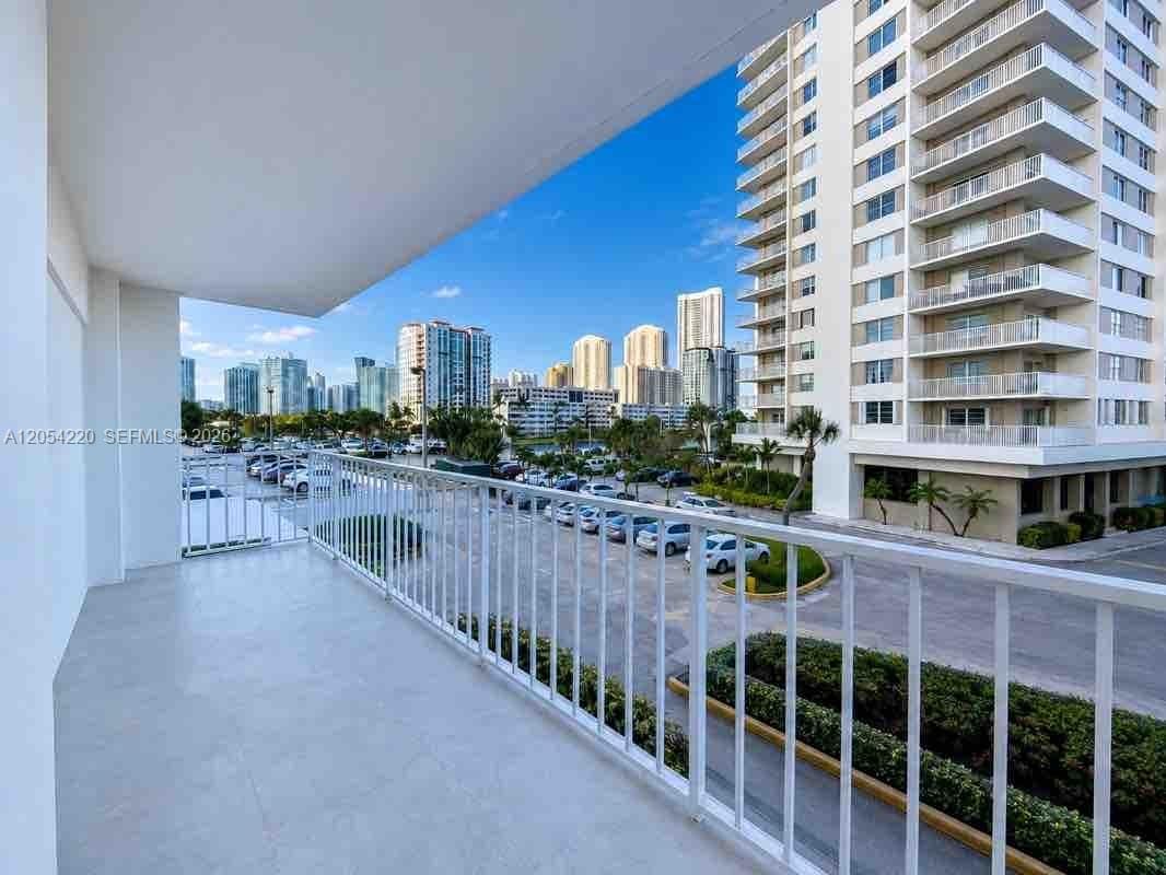 500 Bayview Dr # 232, Sunny Isles Beach, FL 33160 photo 3