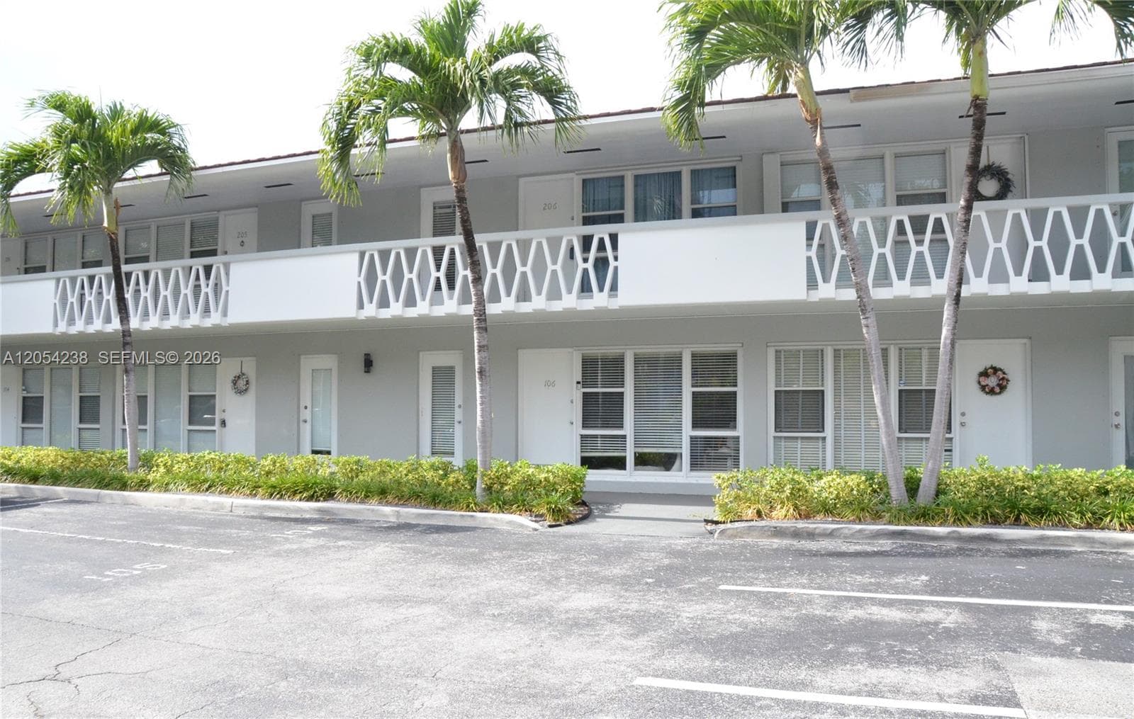 35 Edgewater Dr # 104, Coral Gables, FL 33133 photo 3