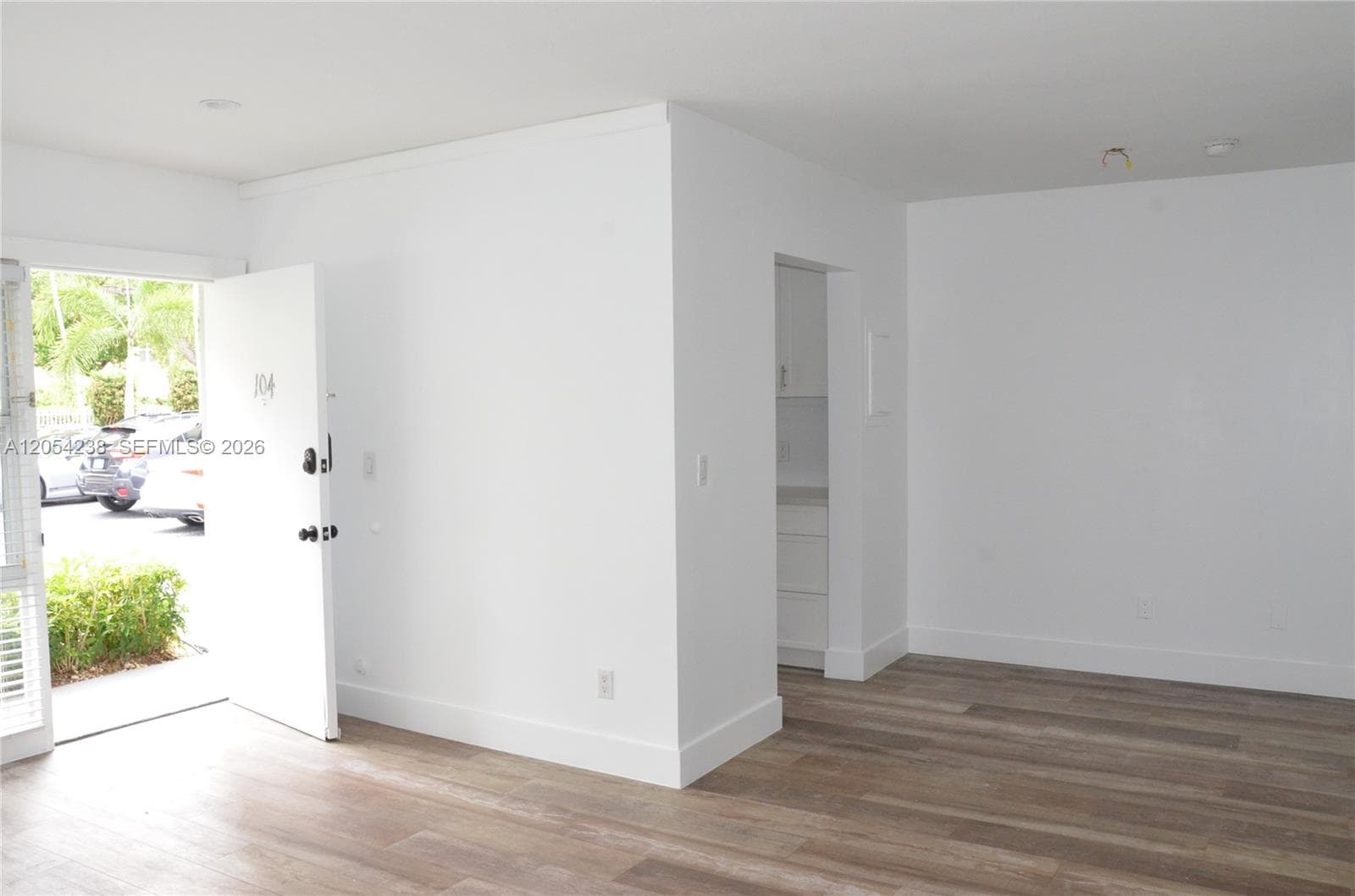 35 Edgewater Dr # 104, Coral Gables, FL 33133 photo 4