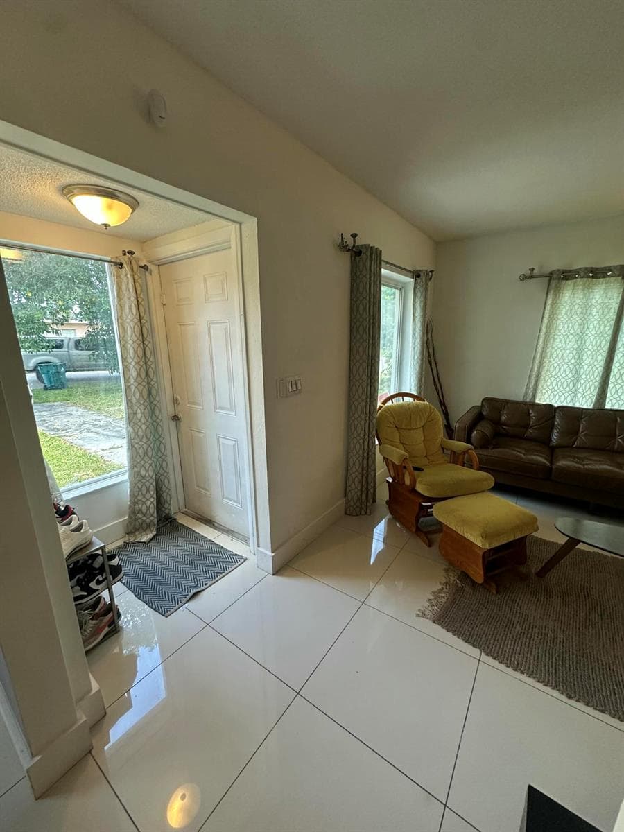 11150 Peachtree Drive, Miami, FL 33161 photo 2