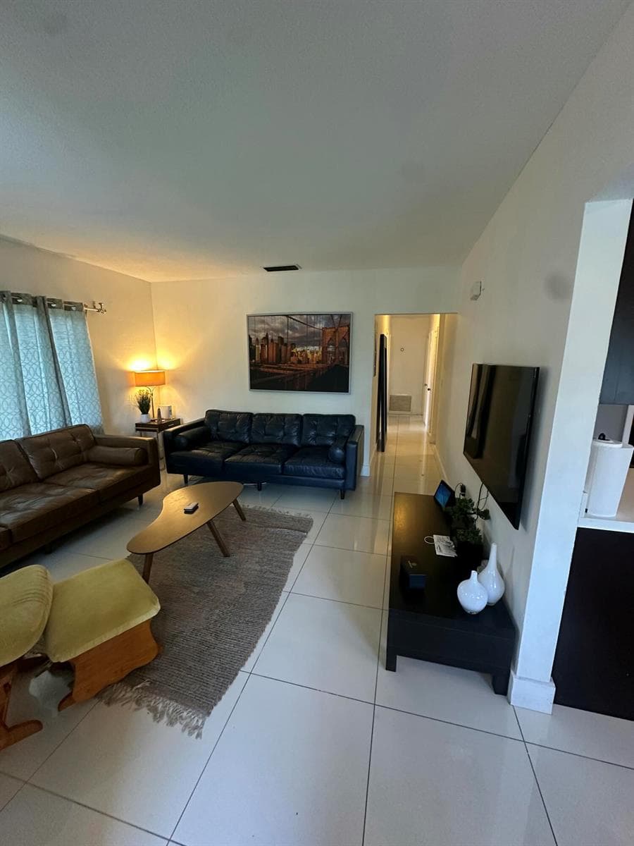 11150 Peachtree Drive, Miami, FL 33161 photo 5