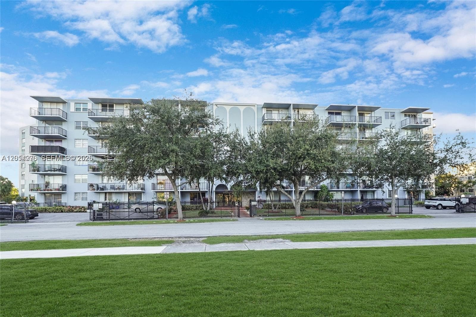 12500 NE 15th Ave # 402, North Miami, FL 33161 photo 2