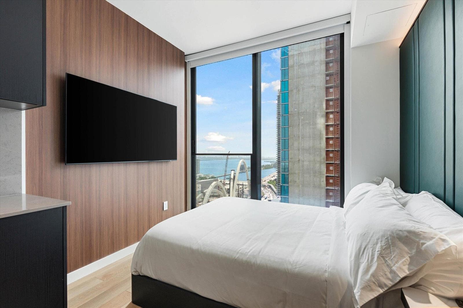 20 NE 11th Street # EXPH06A, Miami, FL 33132 photo 2