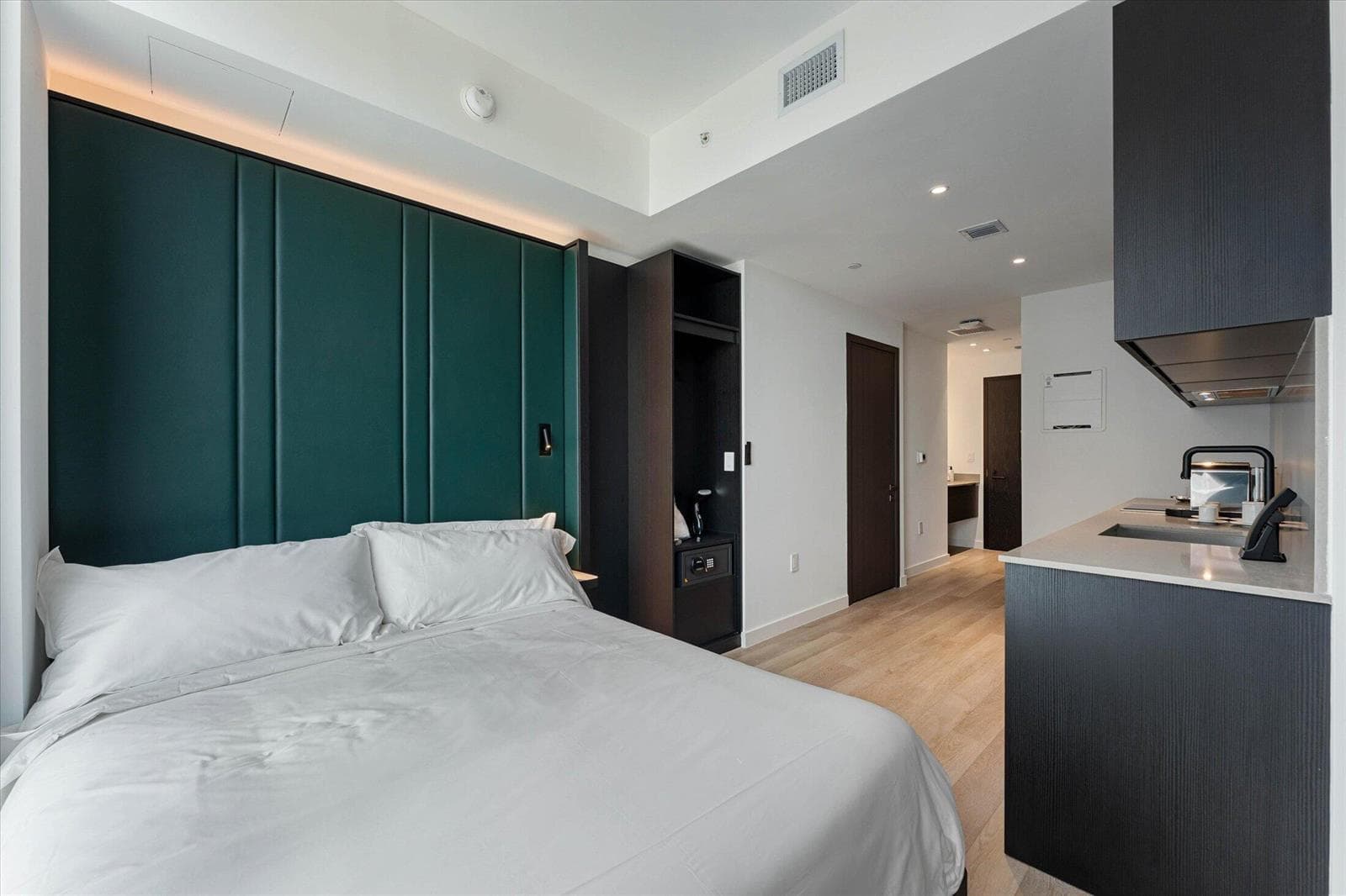 20 NE 11th Street # EXPH06A, Miami, FL 33132 photo 4