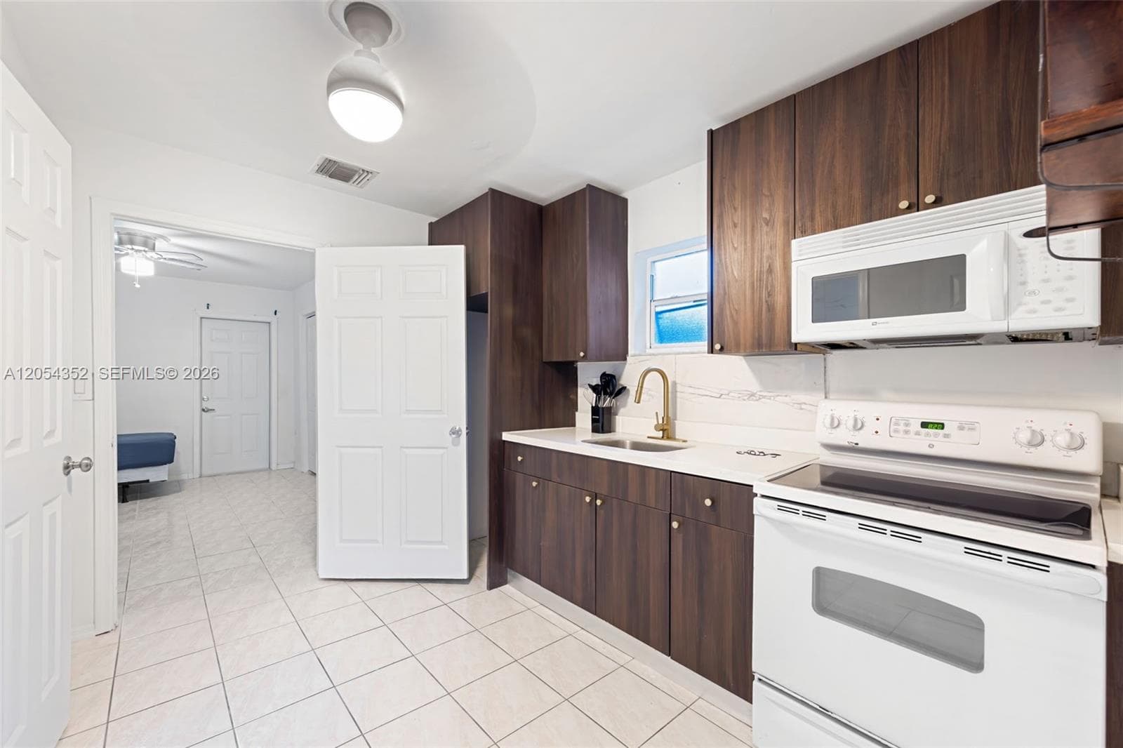 23 SW 8th St, Hallandale Beach, FL 33009 photo 5