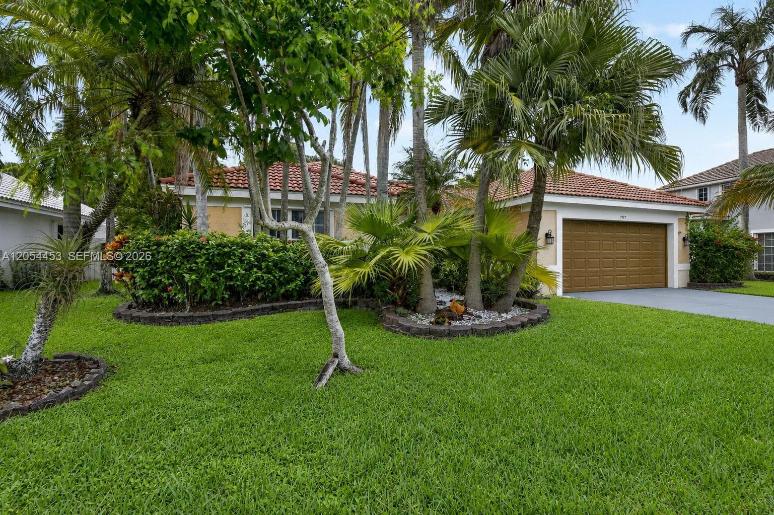 709 NW 177th Ave, Pembroke Pines, FL 33029 photo 2