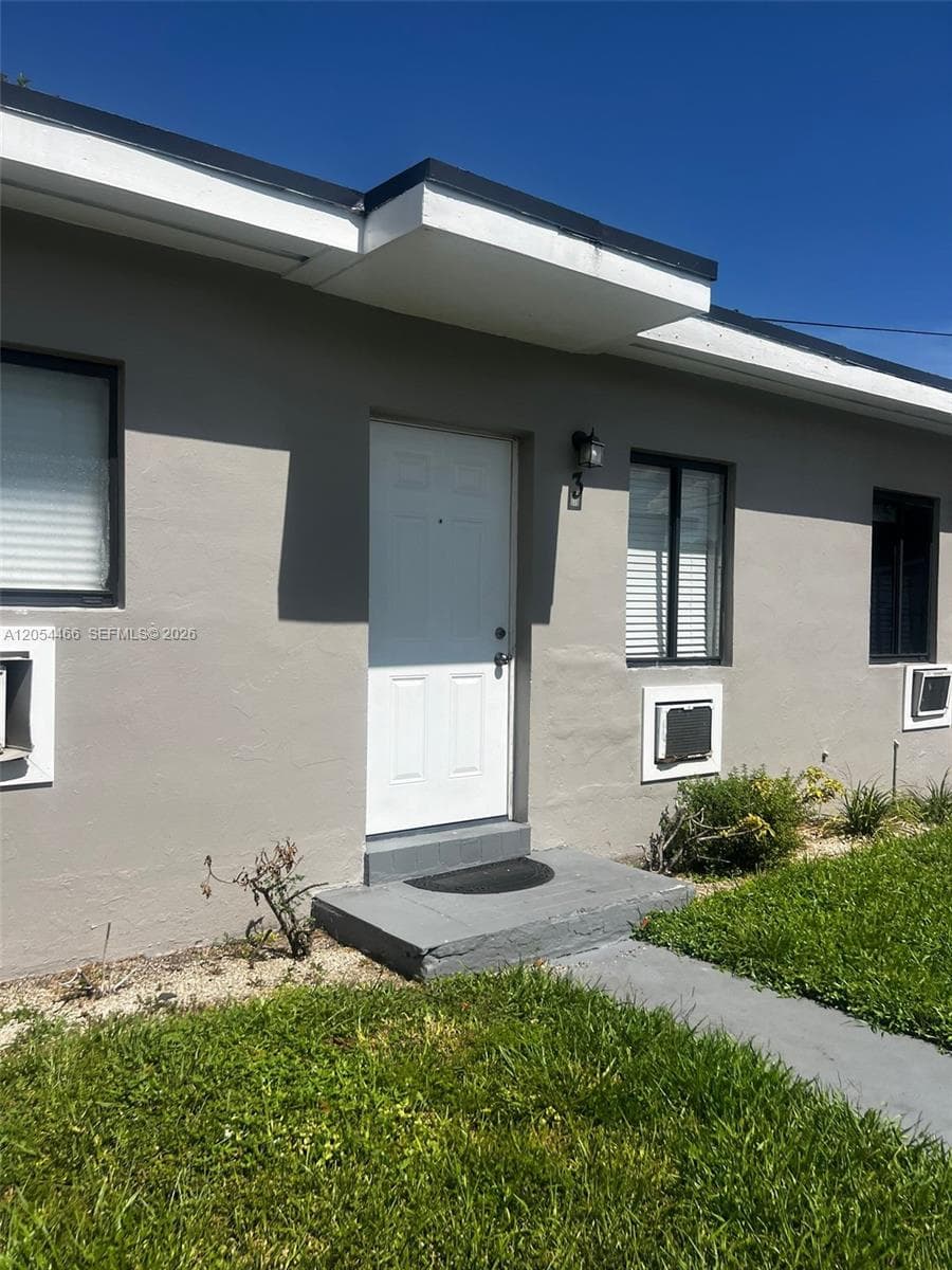 2081 NW 30th St # 3, Miami, FL 33142 photo 2