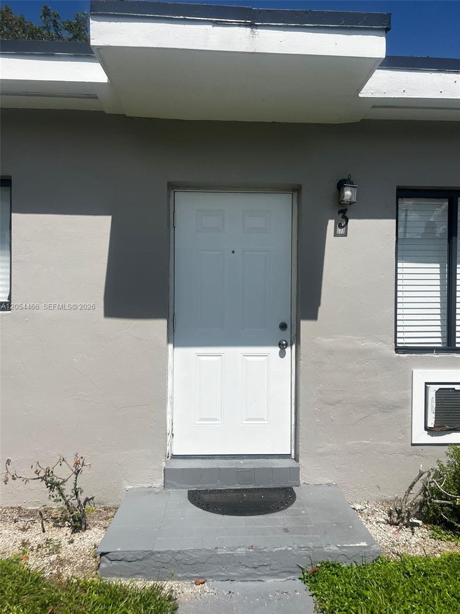 2081 NW 30th St # 3, Miami, FL 33142
