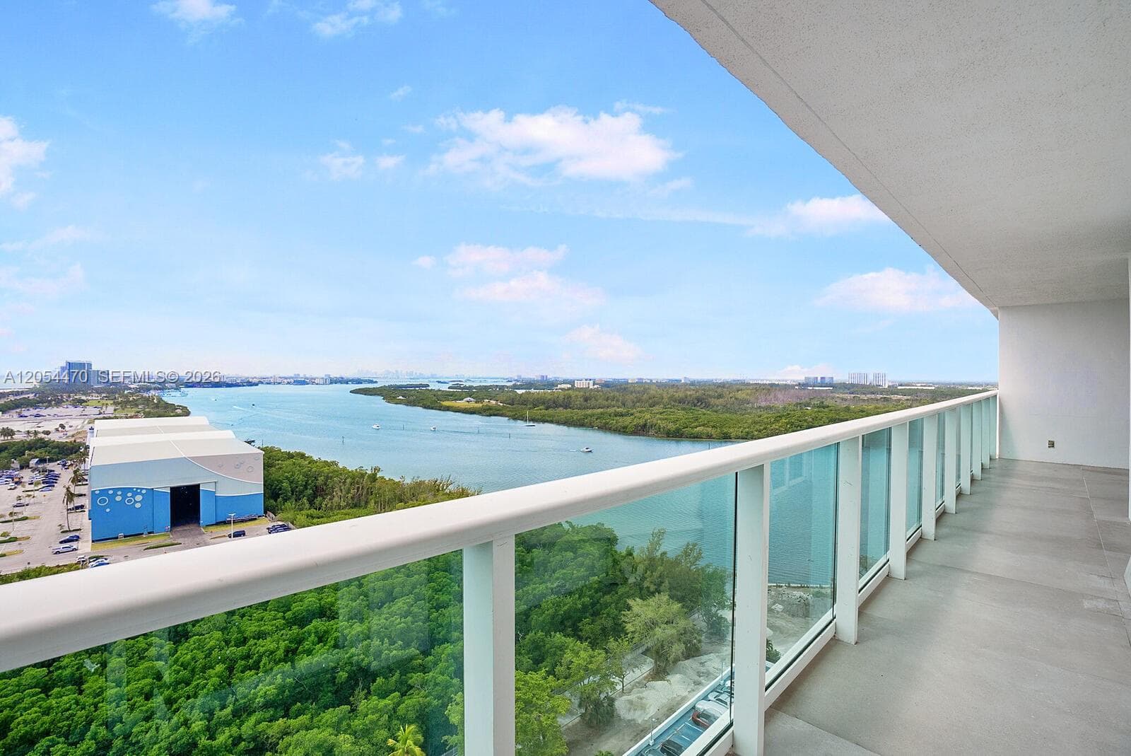 100 Bayview Dr # 2125, Sunny Isles Beach, FL 33160 photo 3
