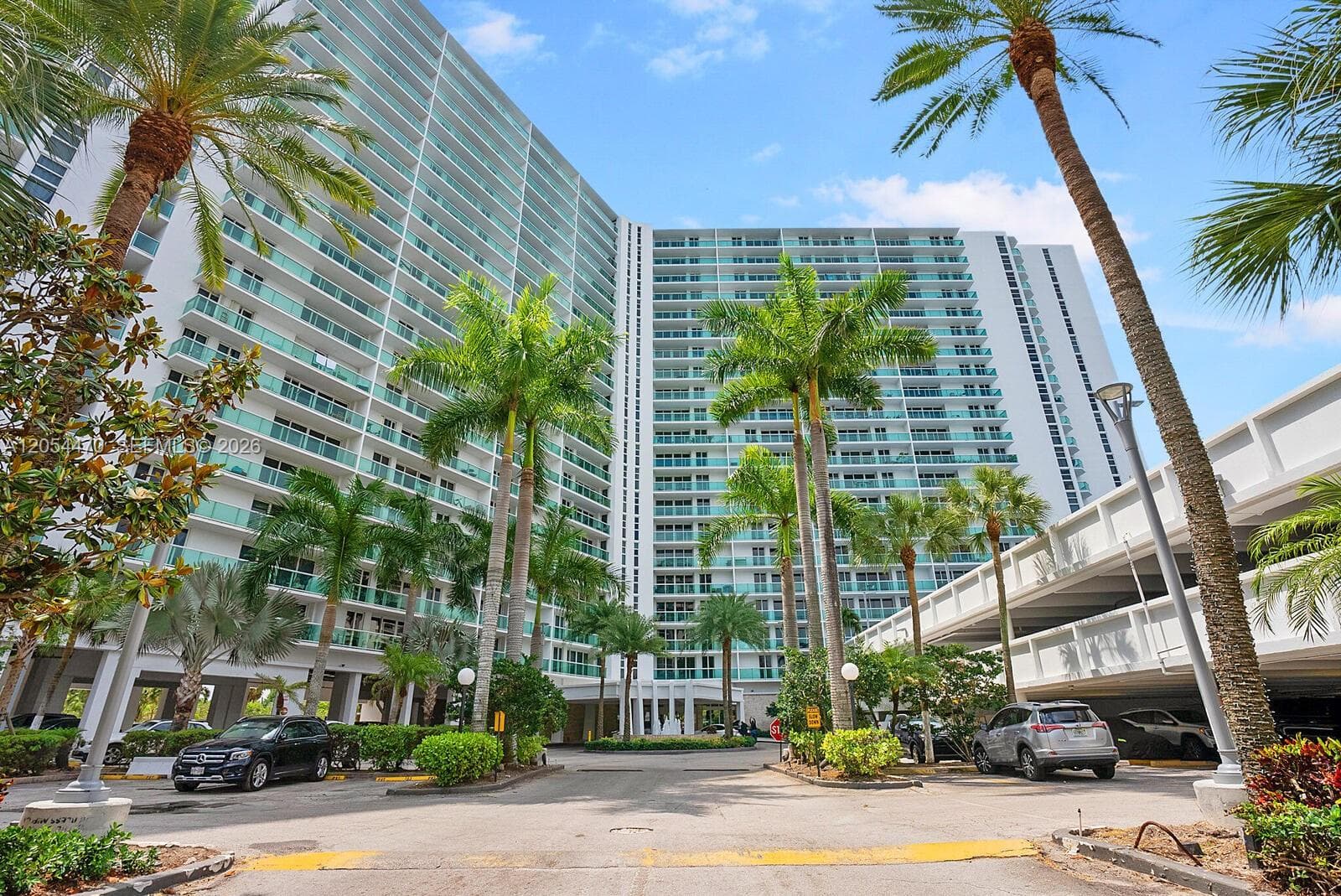 100 Bayview Dr # 2125, Sunny Isles Beach, FL 33160 photo 4