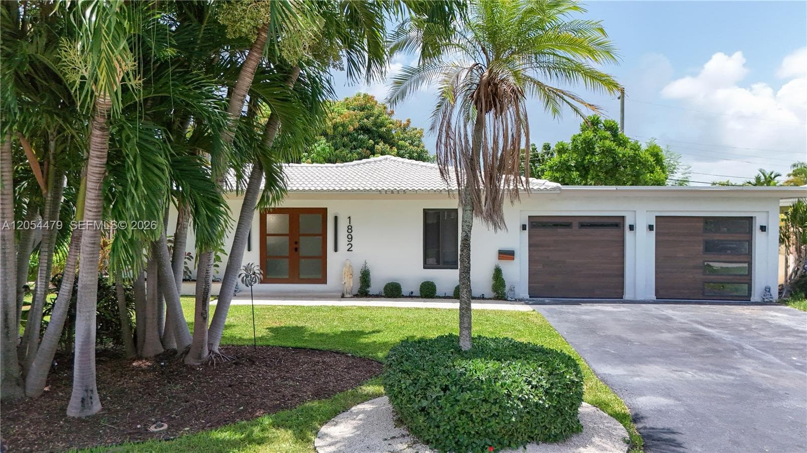 1892 NE 33rd St, Oakland Park, FL 33306 photo 2