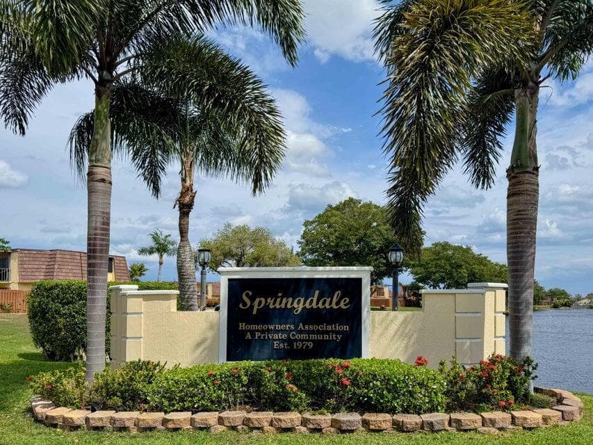 22 Springdale Circle, Palm Springs, FL 33461 photo 4