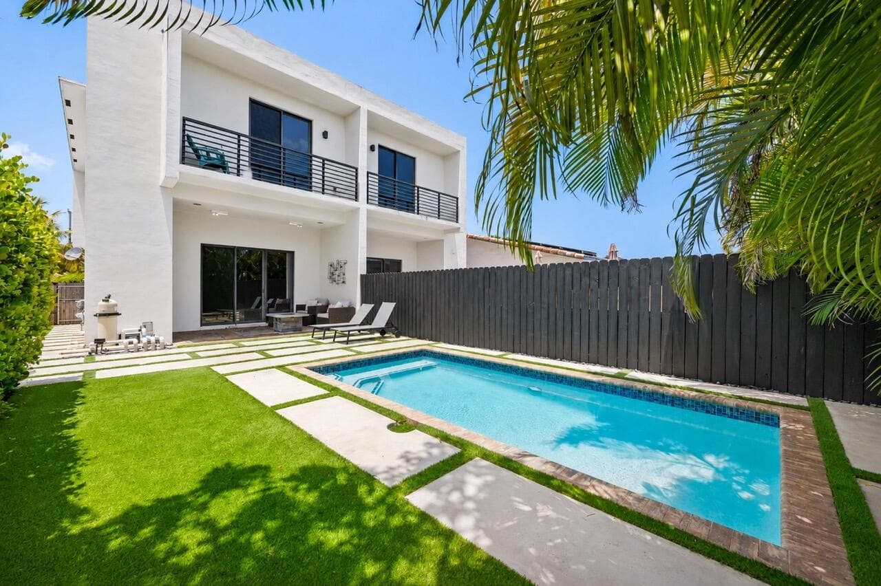 3090 SW 17th Street, Miami, FL 33145 photo 2