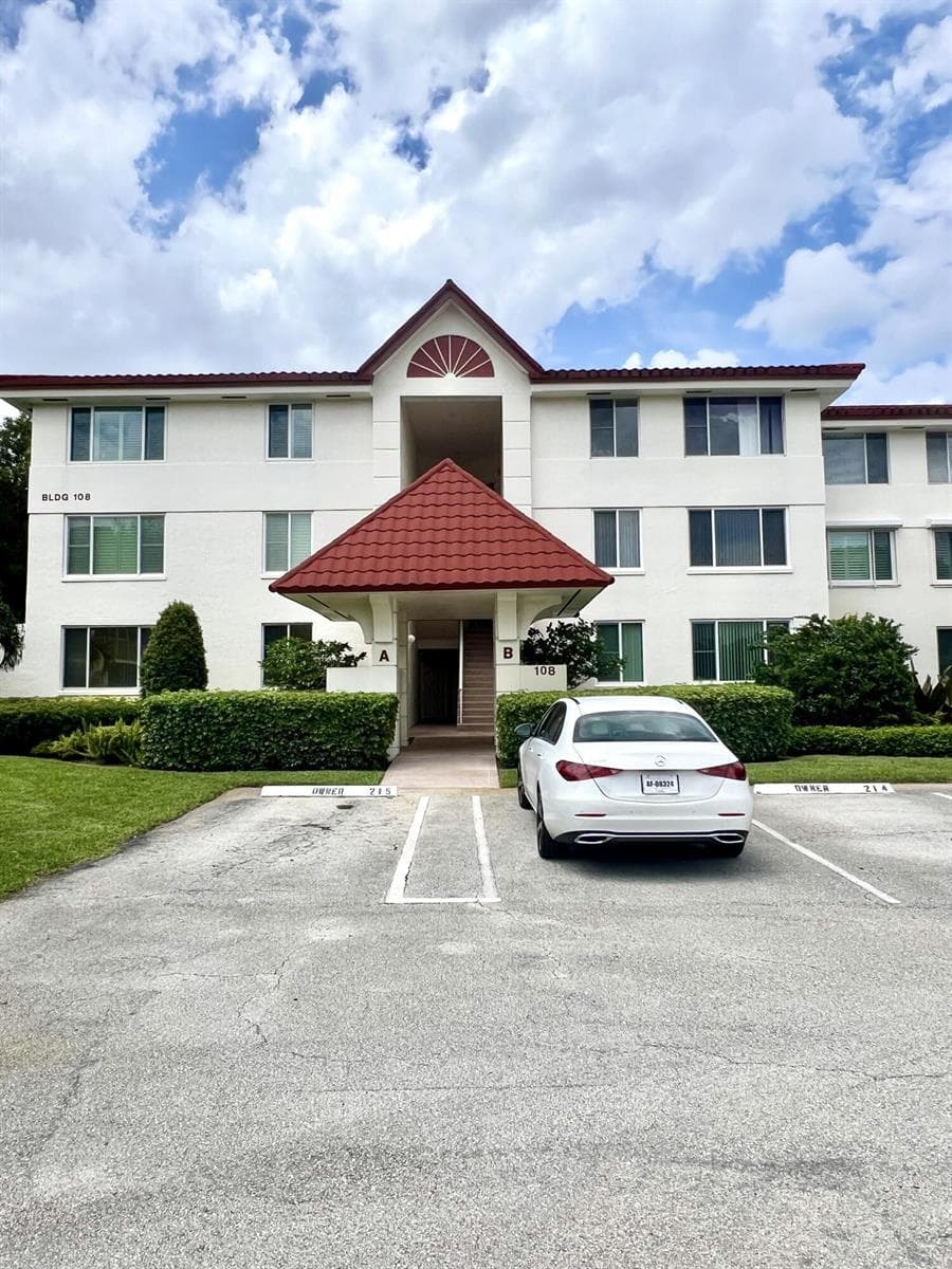 108 Half Moon Circle # B3, Hypoluxo, FL 33462