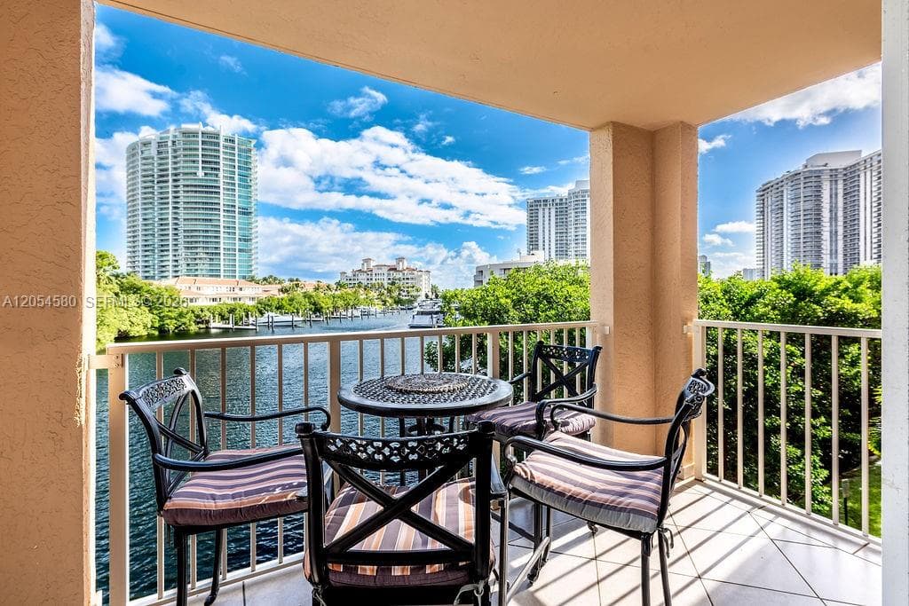 19999 E Country Club Dr # 1302, Aventura, FL 33180