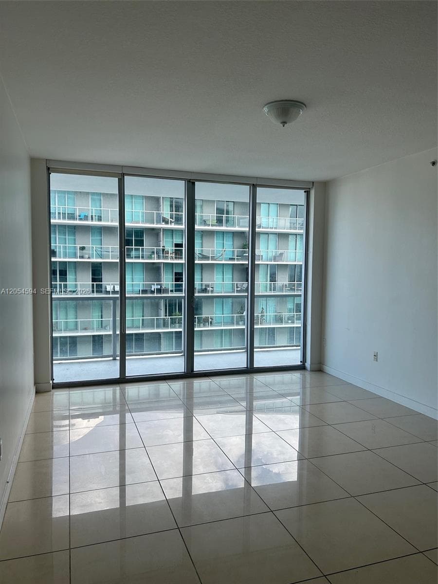 1111 SW 1st Ave # 3816, Miami, FL 33130 photo 2