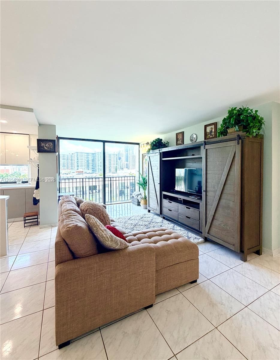17021 N Bay Rd # 802, Sunny Isles Beach, FL 33160 photo 2