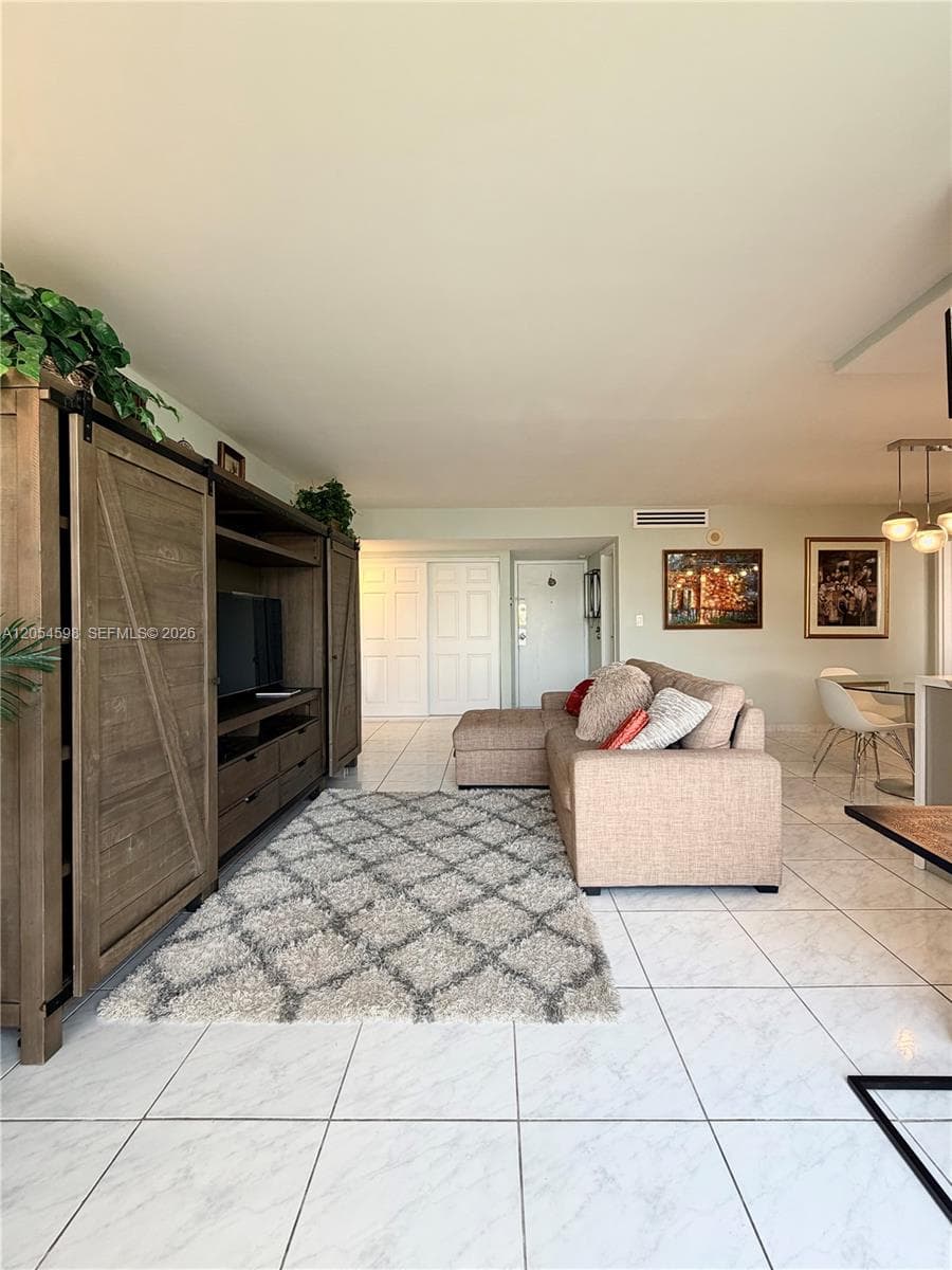 17021 N Bay Rd # 802, Sunny Isles Beach, FL 33160 photo 4