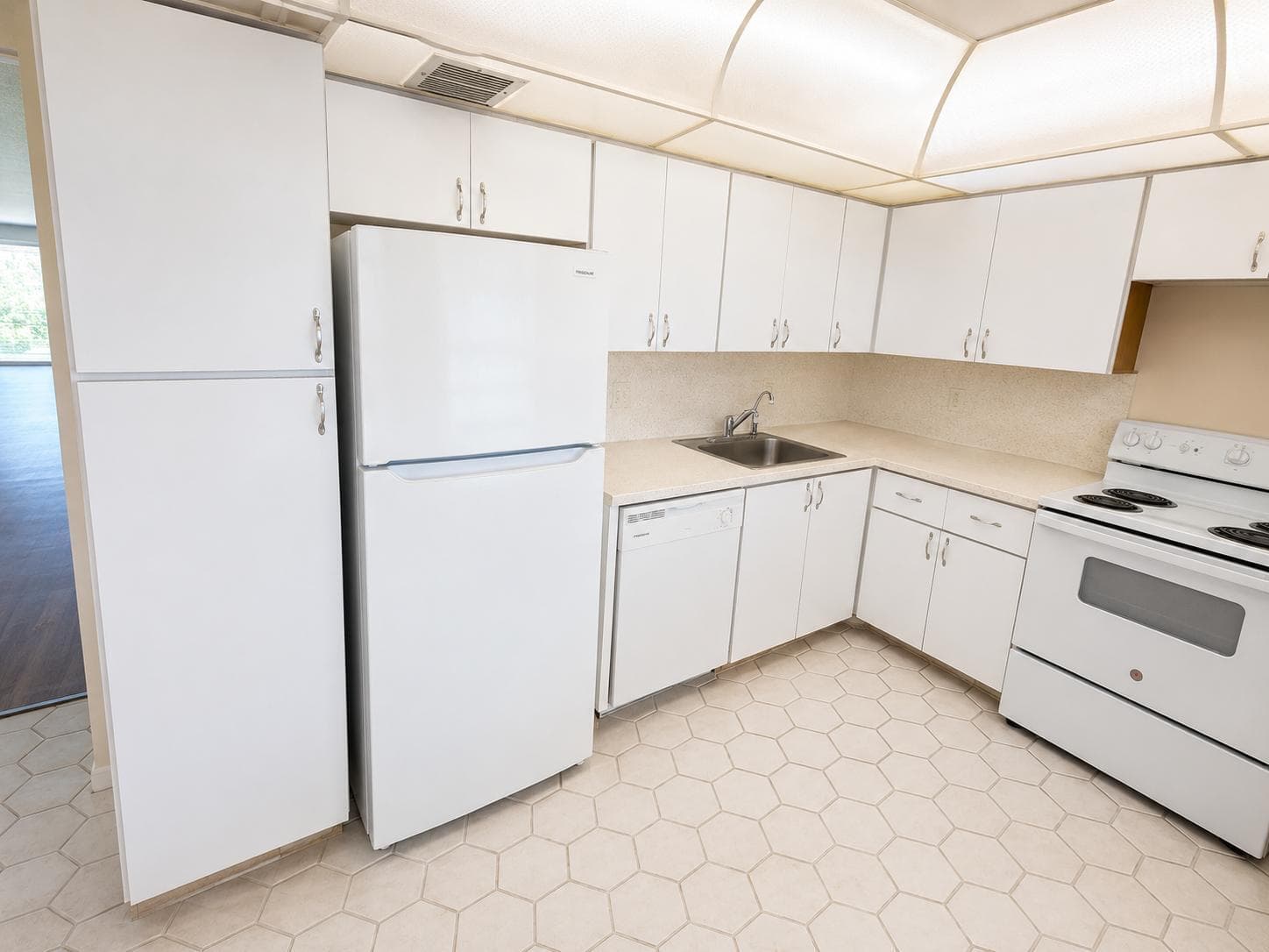 3520 Oaks Way # 402, Pompano Beach, FL 33069 photo 5