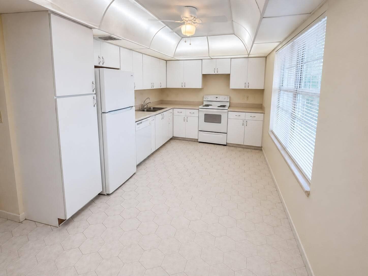 3520 Oaks Way # 402, Pompano Beach, FL 33069 photo 4