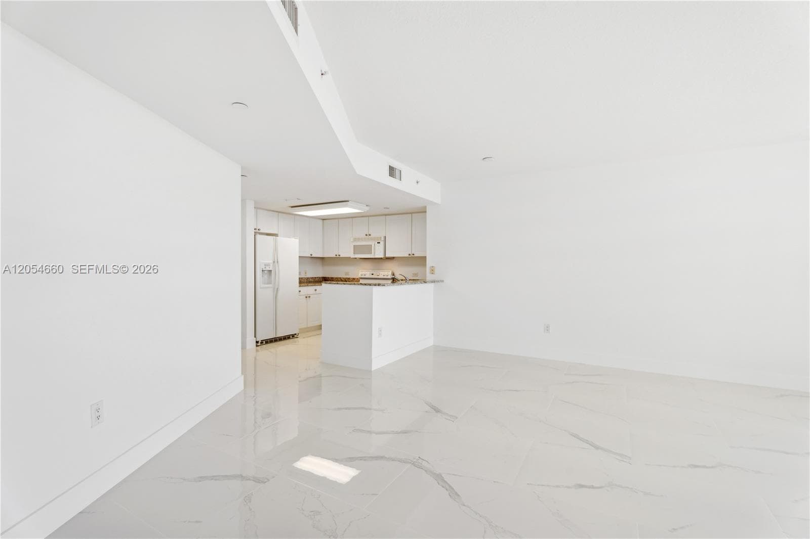 19501 W COUNTRY CLUB DR # 2506, Aventura, FL 33180 photo 2
