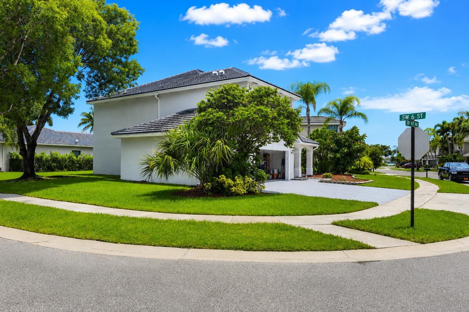 609 SW 167TH Way, Pembroke Pines, FL 33027 photo 2