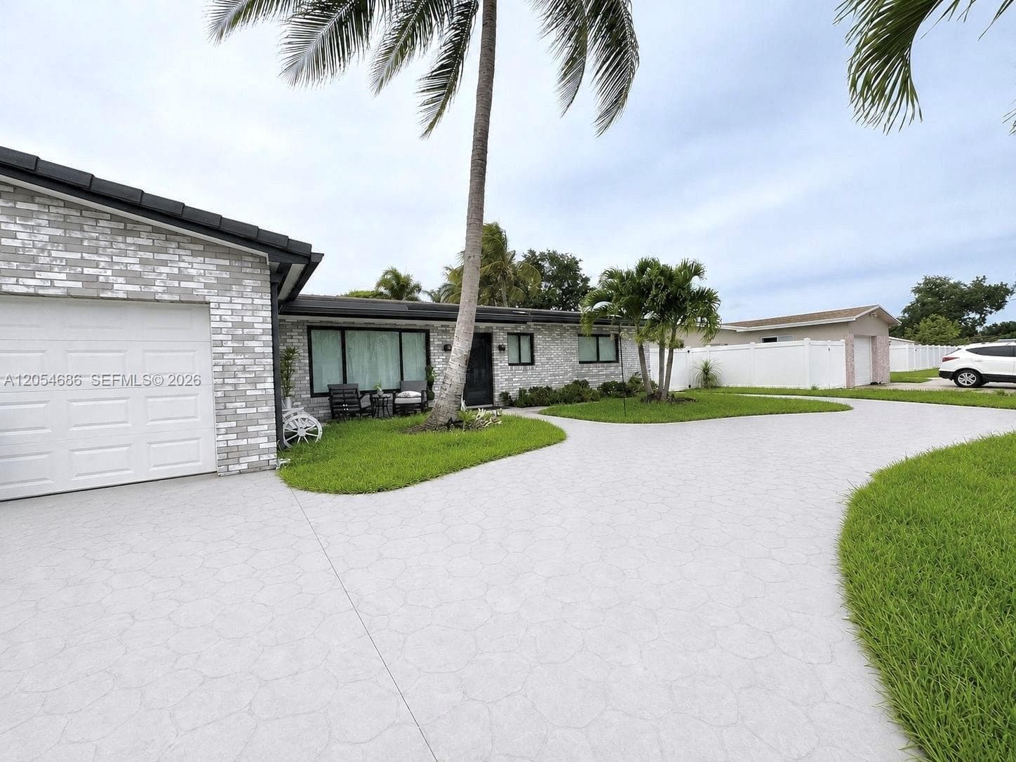 8641 NW 19th St, Pembroke Pines, FL 33024 photo 2