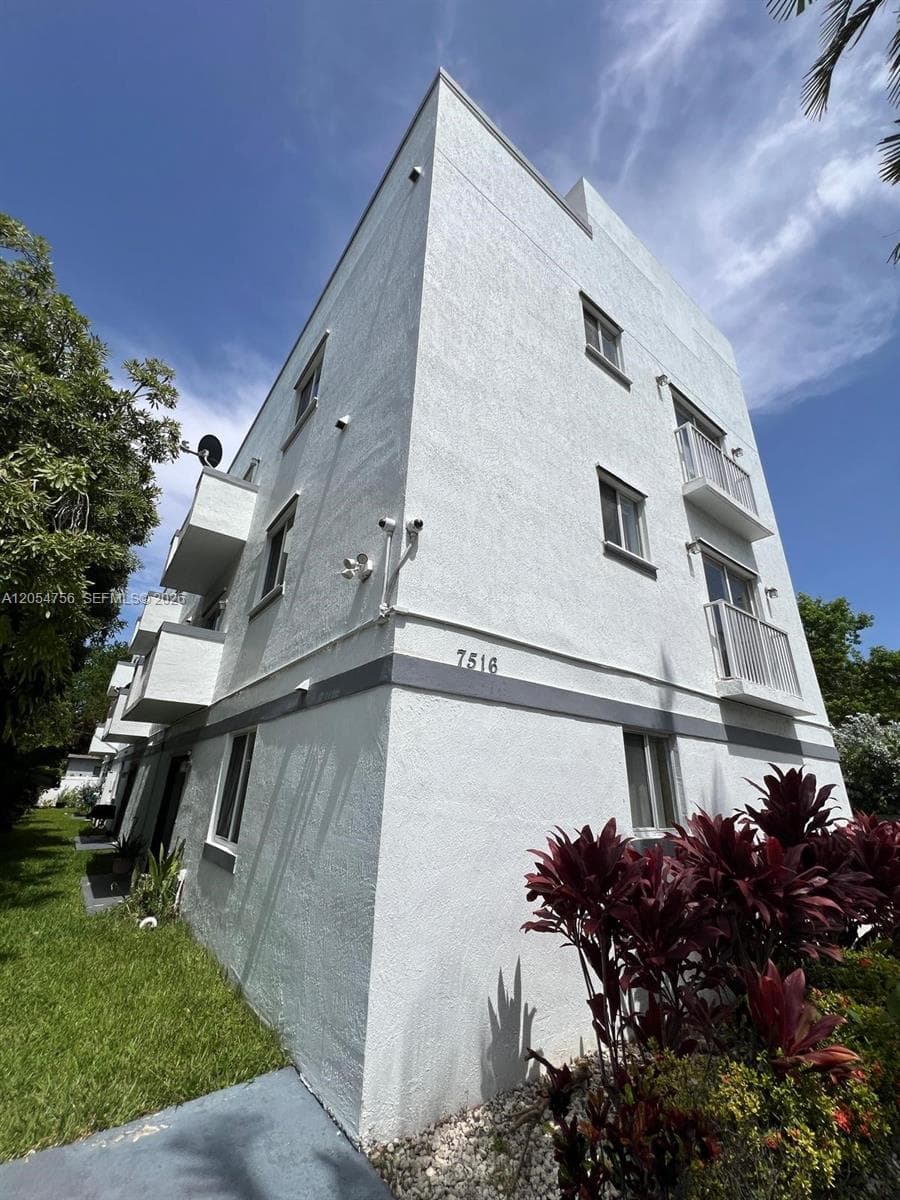 7516 NE 1st Ave # 203, Miami, FL 33138