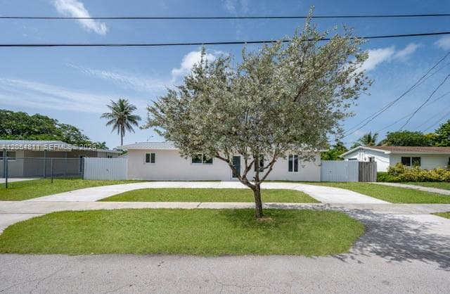 10040 SW 215th St, Cutler Bay, FL 33189 photo 2