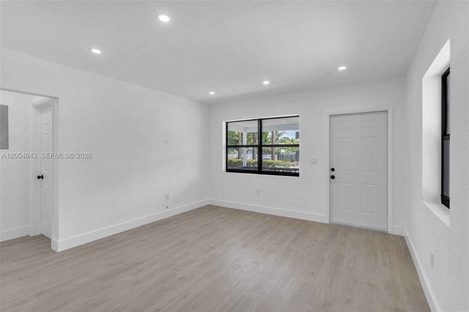 2121 NW 86th Ter, Miami, FL 33147 photo 4