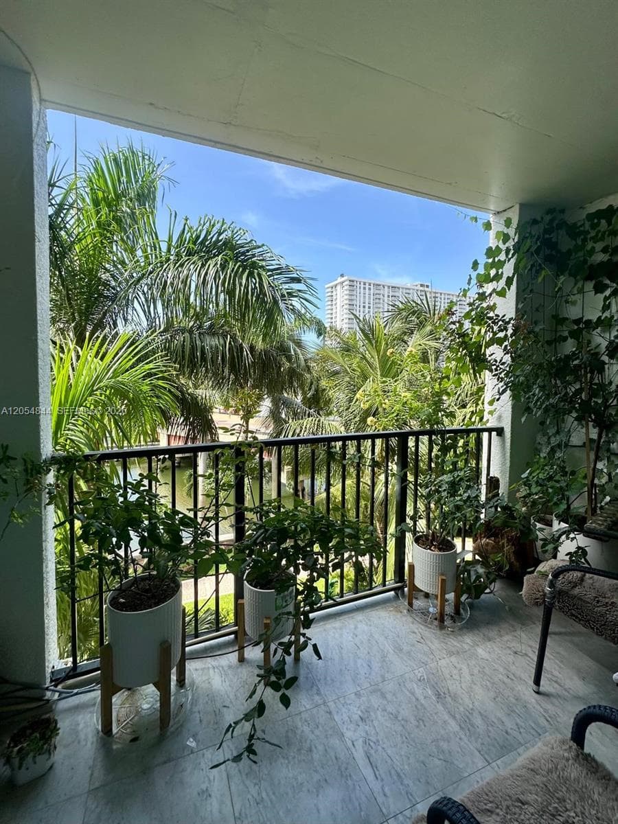 17150 N Bay Rd # 2412, Sunny Isles Beach, FL 33160
