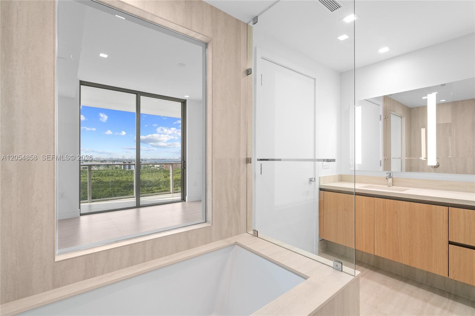 2411 Laguna Circle # 1604, North Miami, FL 33181 photo 2