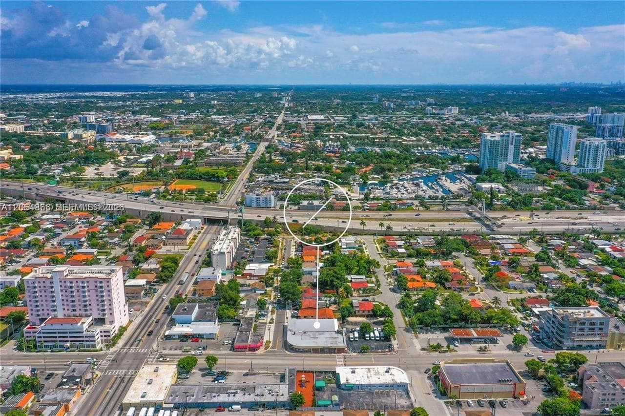 721 NW 21st Ct, Miami, FL 33125 photo 3