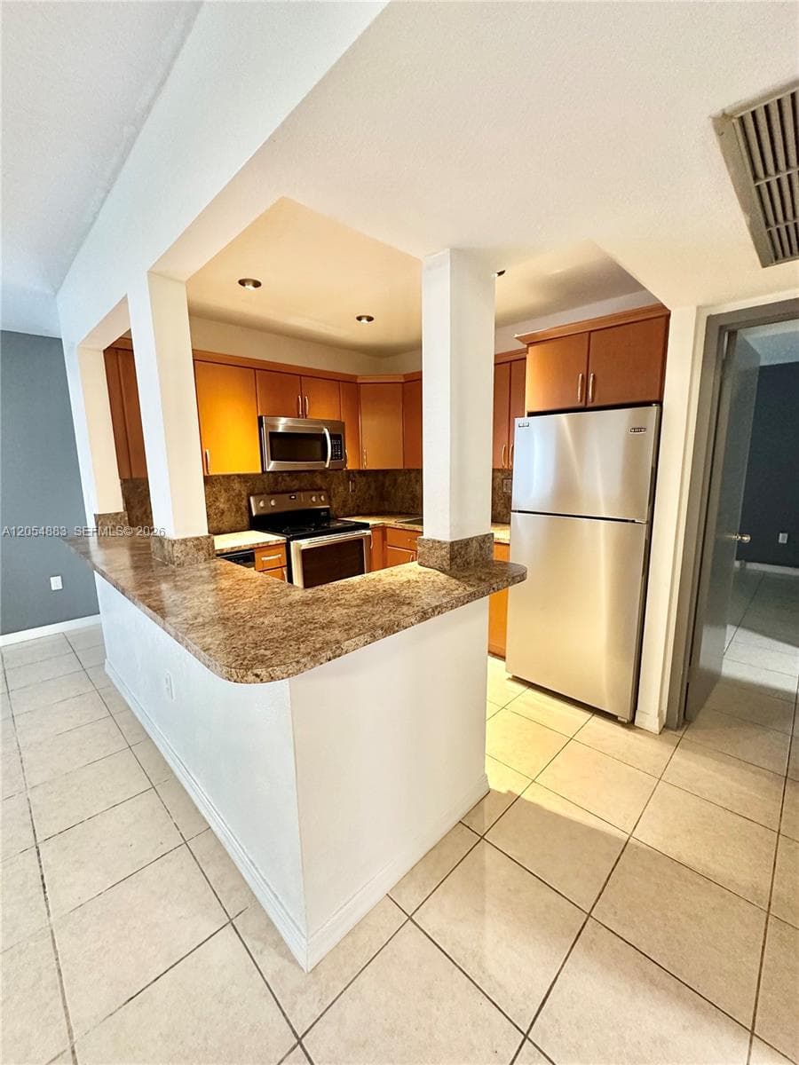 200 177th Dr # 319, Sunny Isles Beach, FL 33160 photo 4