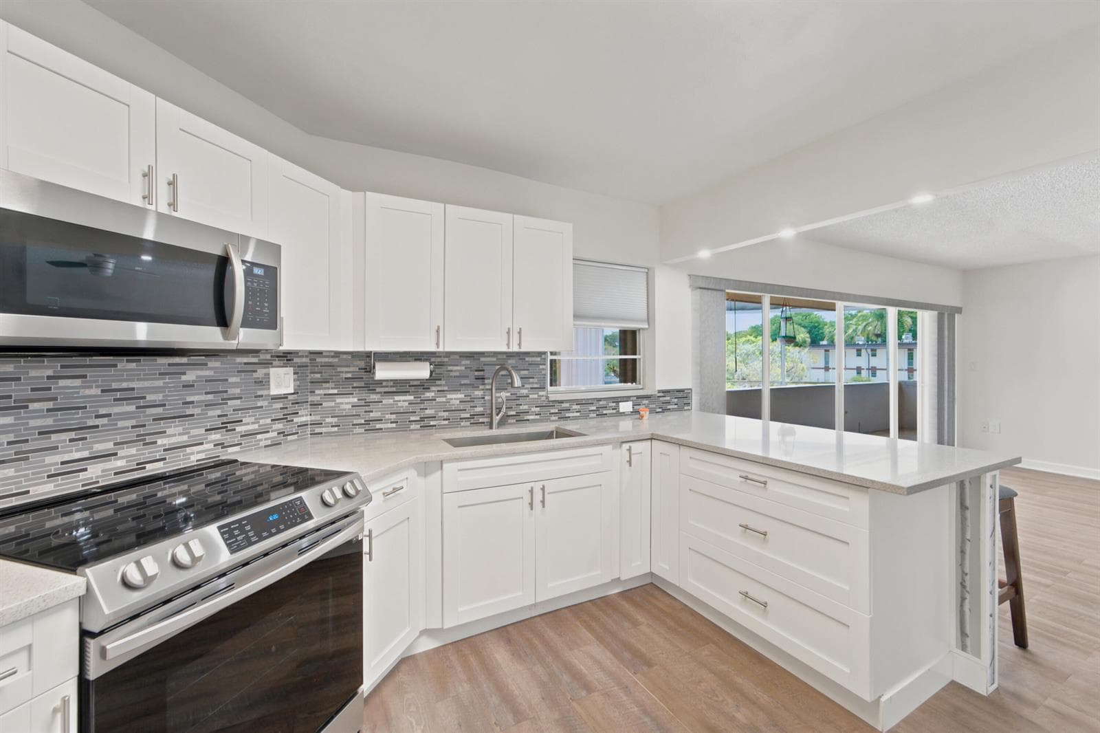 4 GREENWAY Village N # 203, Royal Palm Beach, FL 33411